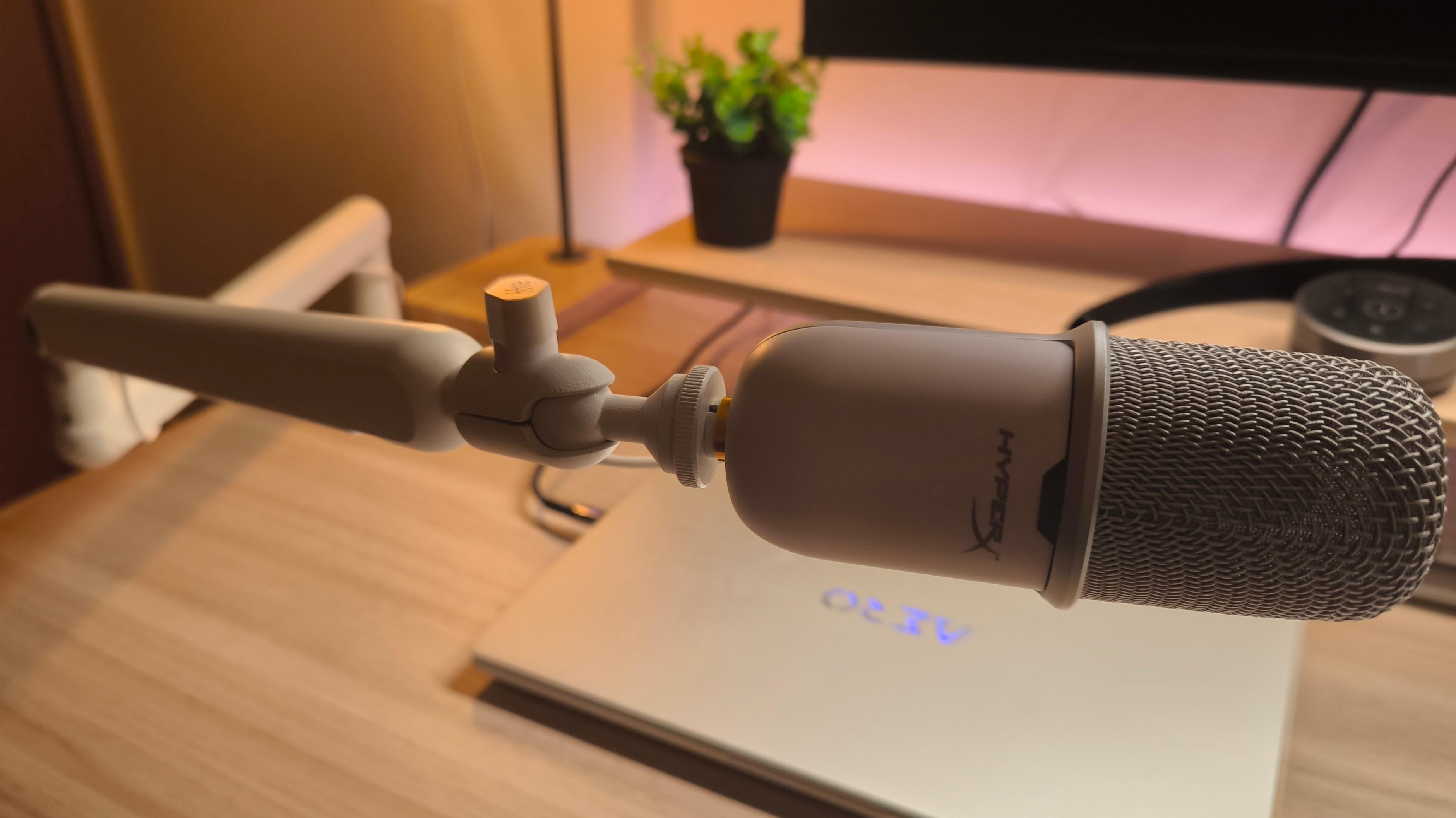 【FIFINE BM88W】高級感漂う、白いロープロファイルマイクアーム